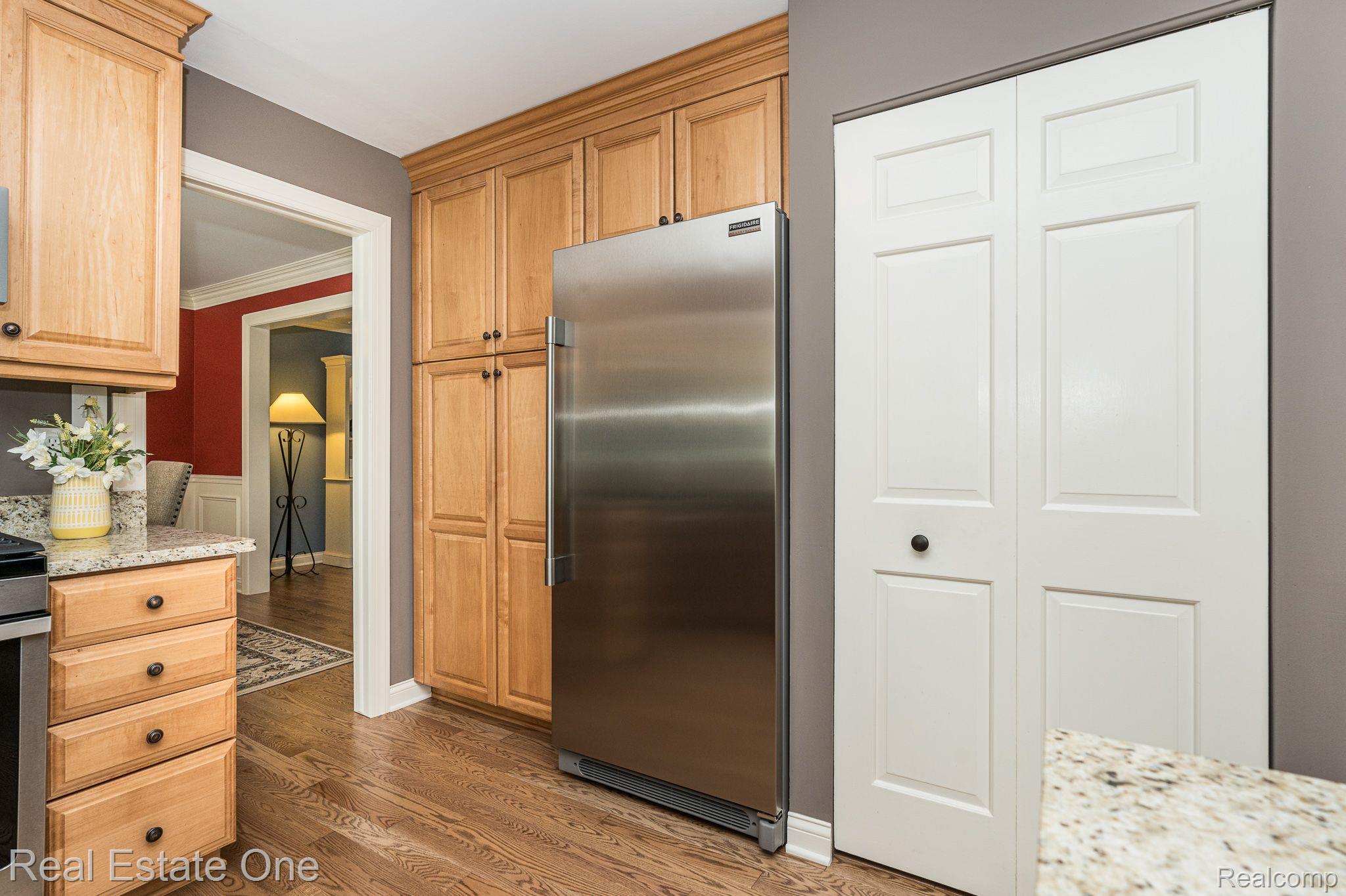 925 Laurel Avenue Rochester, MI 48309 - Photo 7 of 37 Kitchen