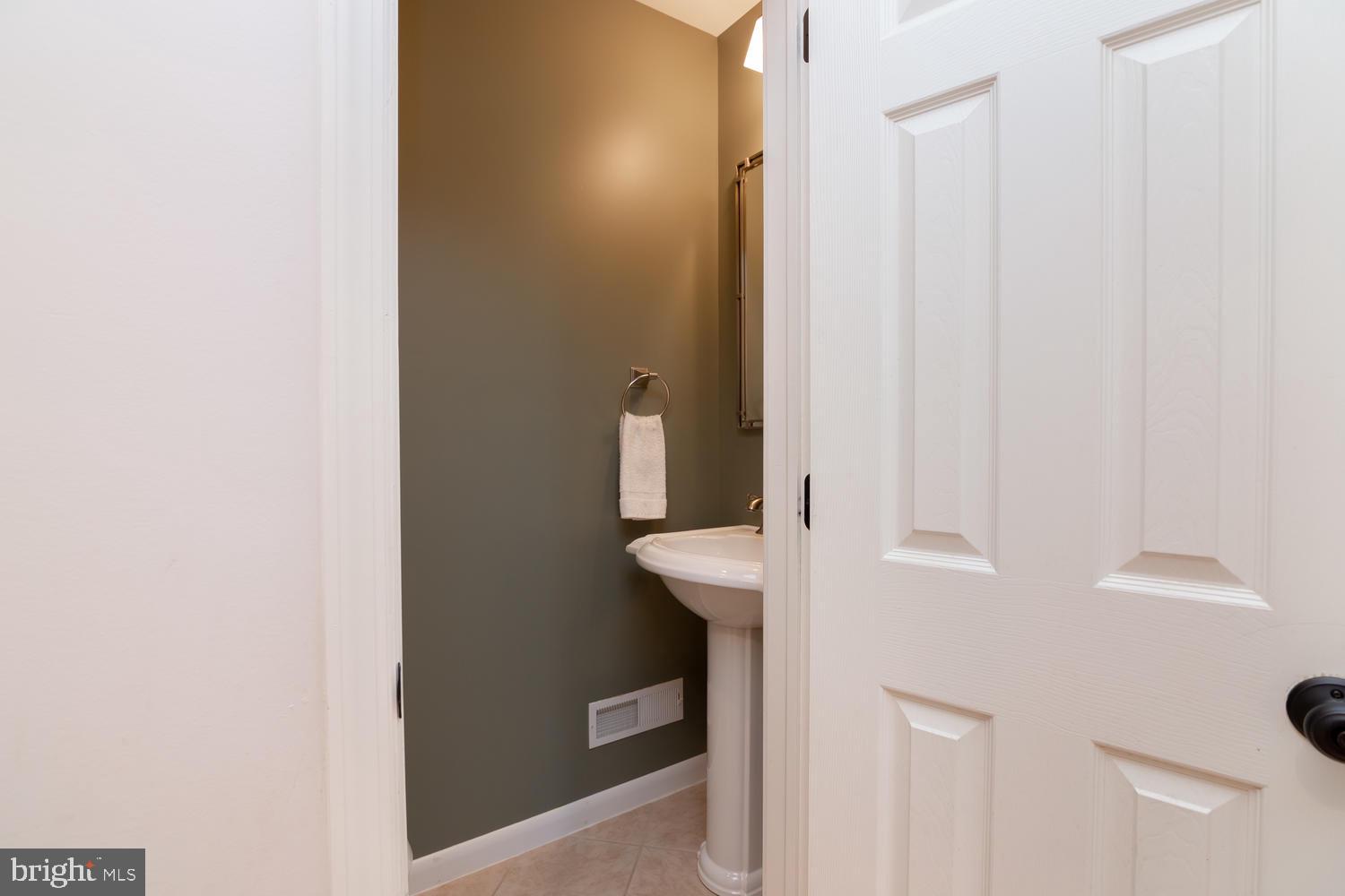 18 Rabbit Run Road Rose Valley, PA 19086 - Photo 7 of 45 Powder Room