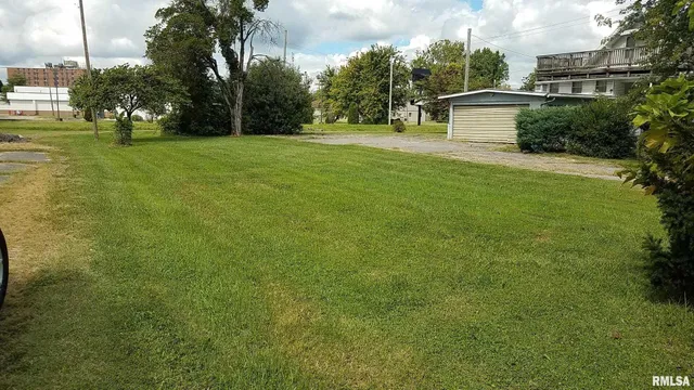 $189,900 | 409 East Walnut Street, Carbondale, IL 62901