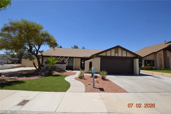 $1,950 | 6543 Barbary Circle, Las Vegas, NV 89103