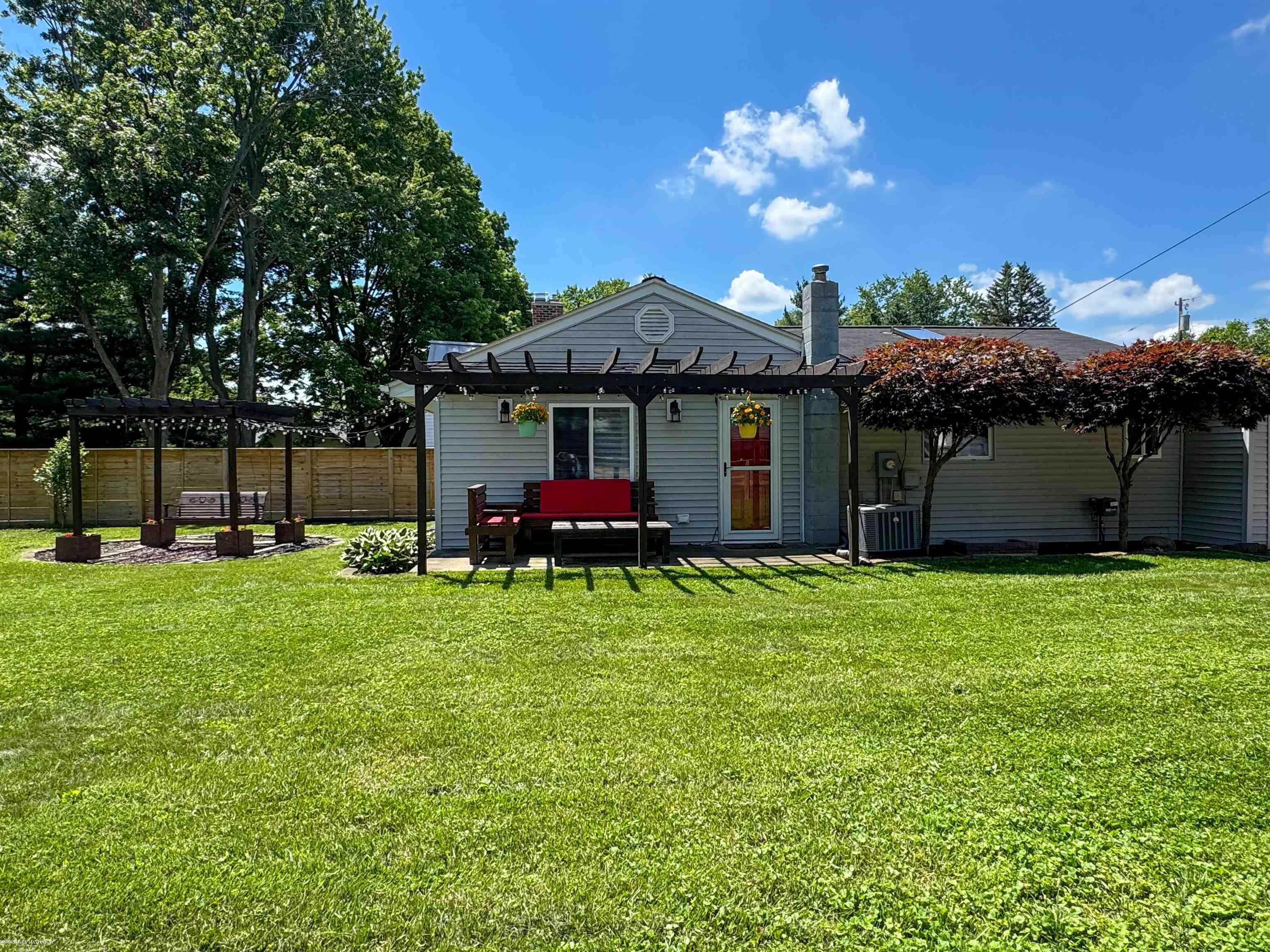 3821 Dunning Road Rochester, MI 48309 - Photo 2 of 27 50213133-005222f3-63f7-4be0-b525-de922f81a09a.JPG