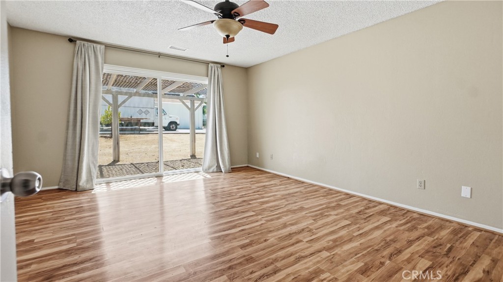 18570 Halter Lane Riverside, CA 92504 - Photo 16 of 63 Master Suit with Sliding Door