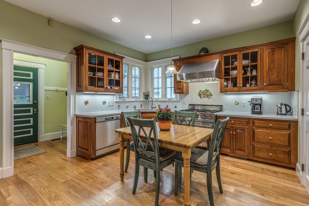 67 Warren Street Needham, MA 02492 - Photo 12 of 30 Gallery Image 12