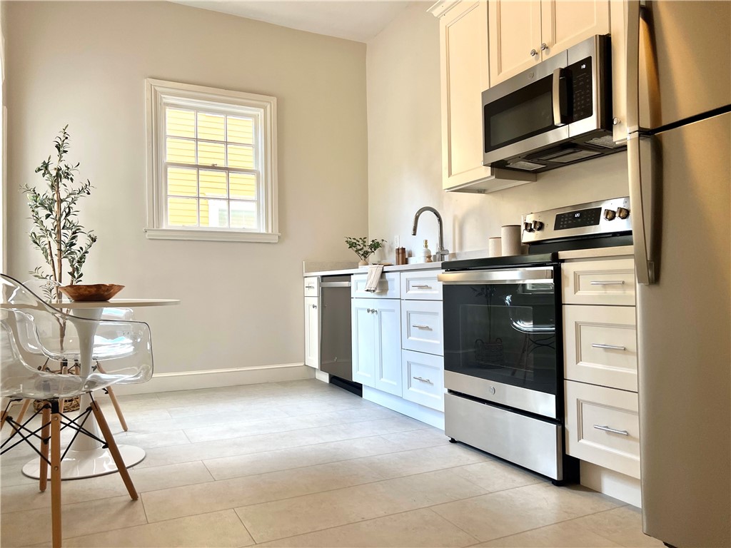 327 Broadway Providence, RI 02909 - Photo 4 of 19
