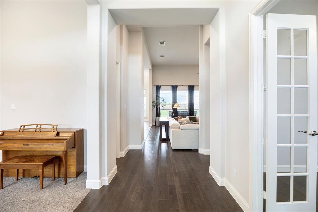 1581 Lynx Loop Forney, TX 75126 - Photo 6 of 38 Looking into the home from the front entry.