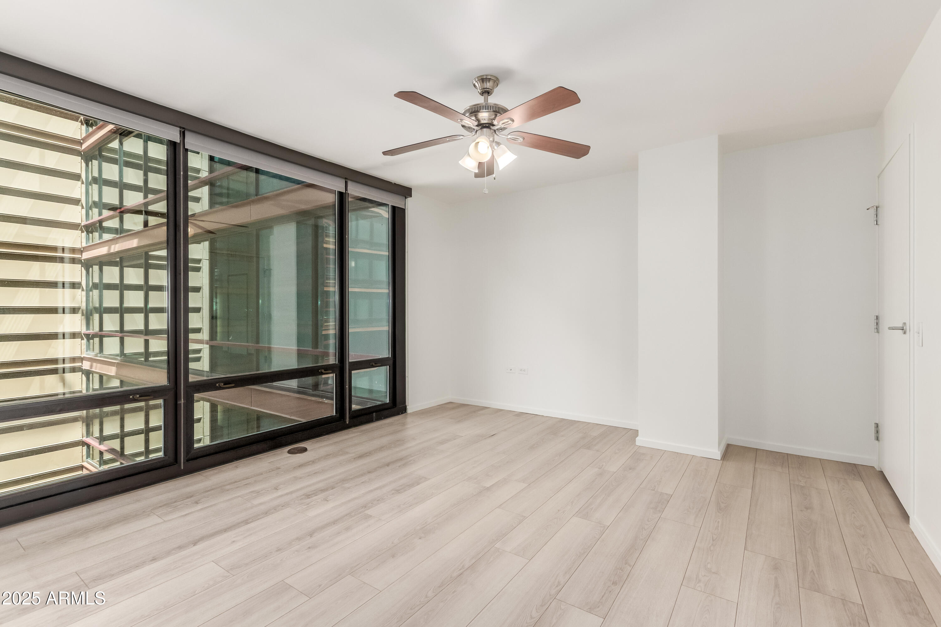 4808 North 24th Street, Unit 1005 Phoenix, AZ 85016 - Photo 10 of 34 a view of an empty room with a window
