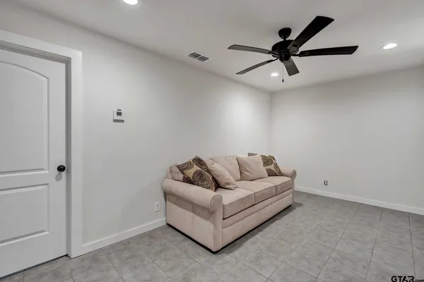 $649,900 | 140 Fm 16 Street West, Tyler, TX 75706