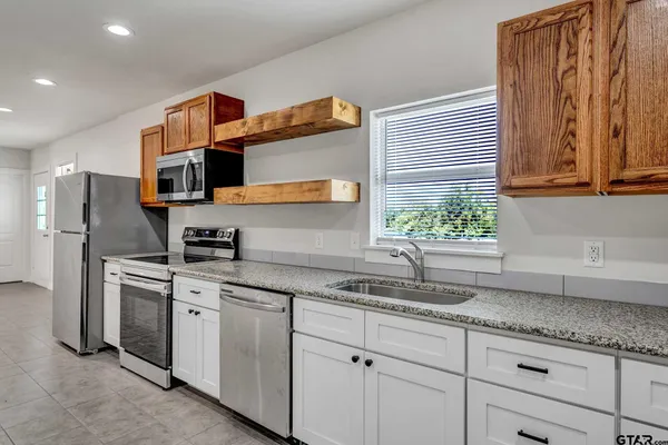 $649,900 | 140 Fm 16 Street West, Tyler, TX 75706
