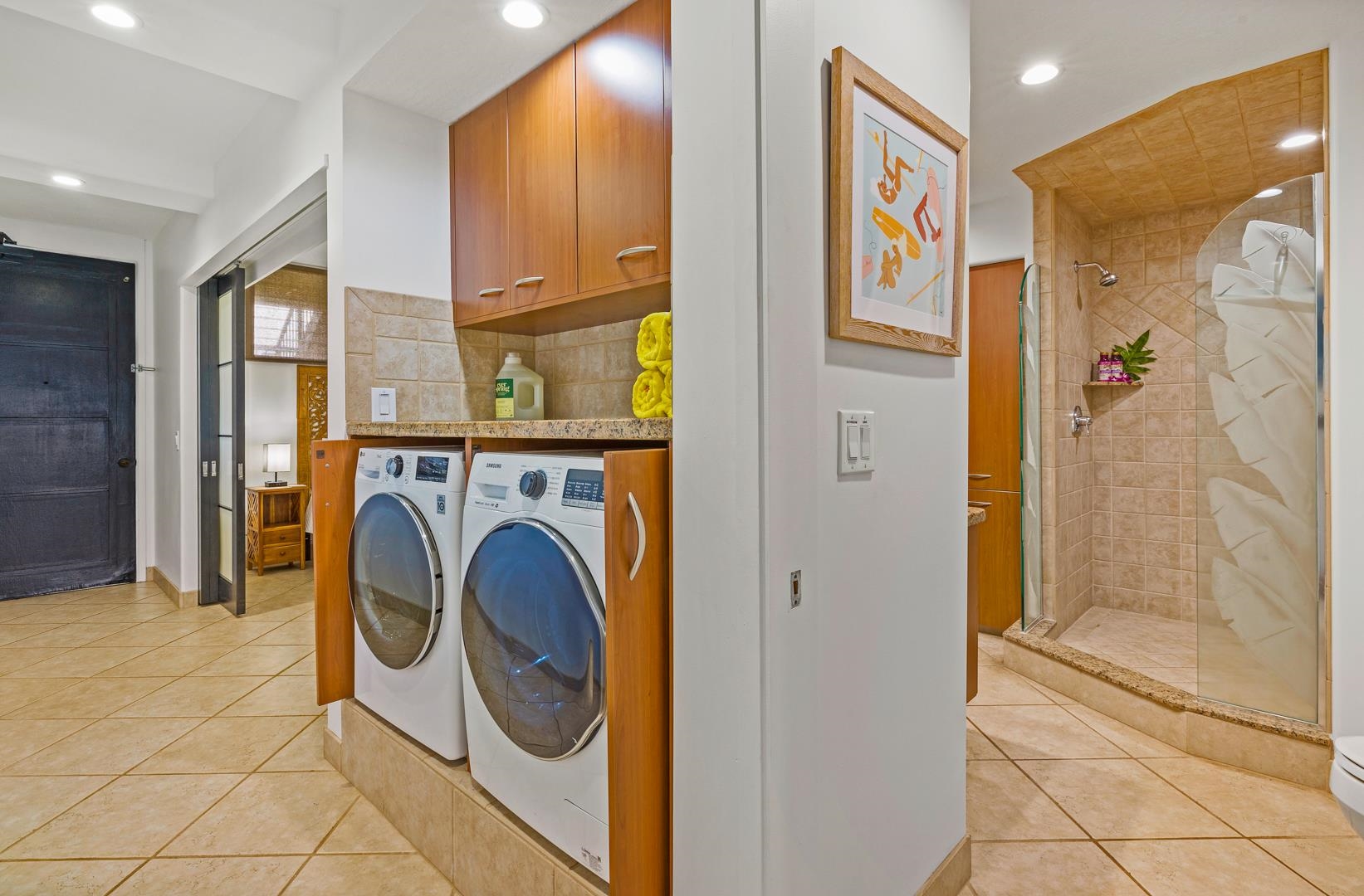 3875 Lower Honoapiilani Road, Unit B305 Lahaina, HI 96761 - Photo 20 of 35 a view of a hallway with washer and dryer