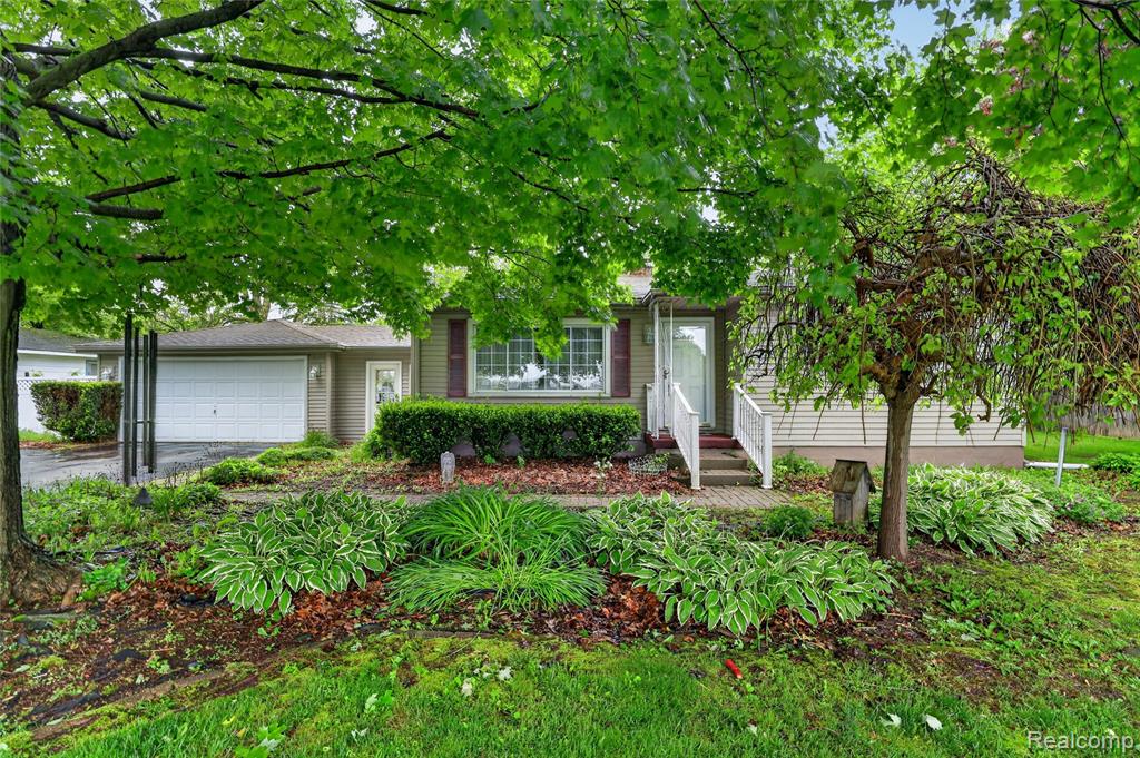 5090 Torrey Road Flint, MI 48507 - Photo 2 of 43