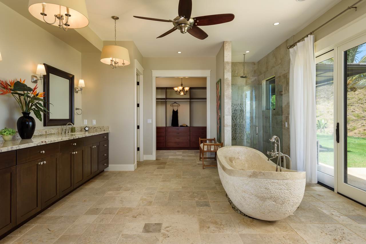 554 Punakea Loop Lahaina, HI 96761 - Photo 12 of 30 a large room with a large mirror and furniture