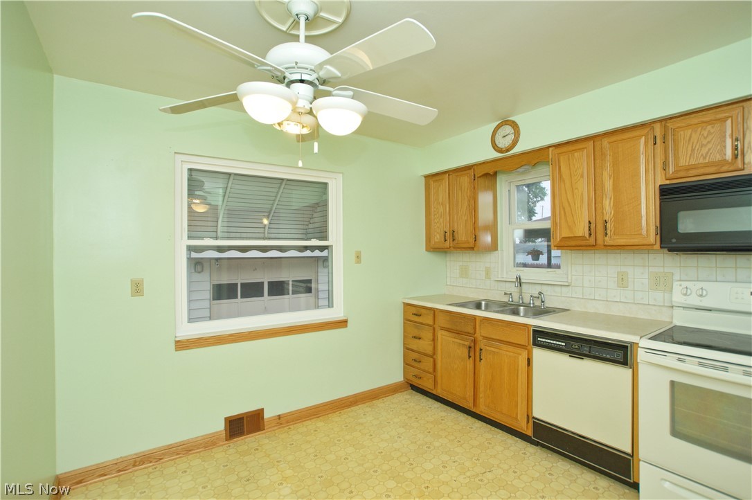 1530 Mapledale Road Wickliffe, OH 44092 - Photo 5 of 27 Gallery Image 5
