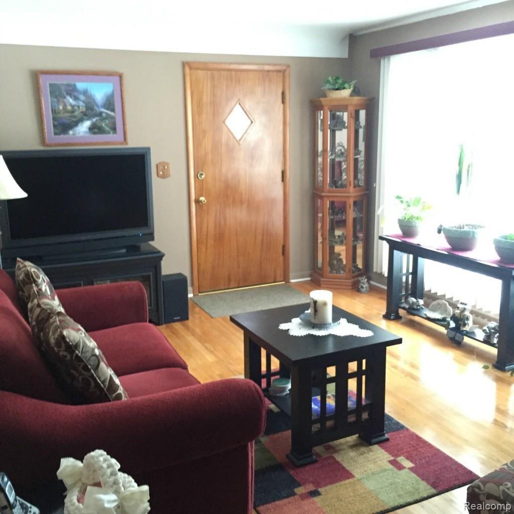 3050 Riverside Drive Port Huron, MI 48060 - Photo 15 of 51 IMG_2732.jpg