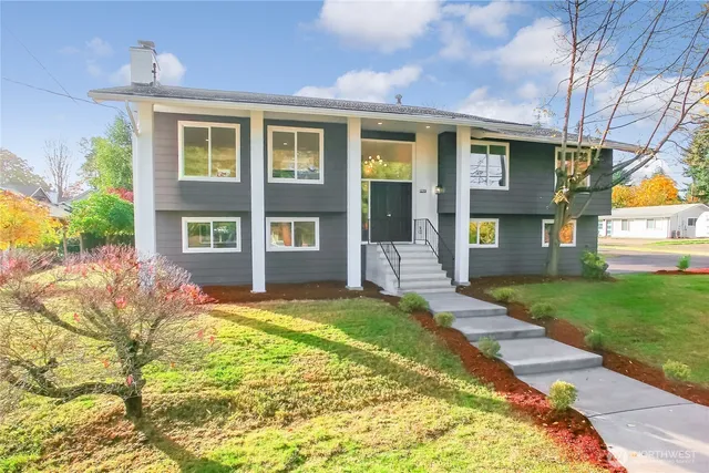 $1,095,000 | 1229 Southwest 158th Street, Burien, WA 98166