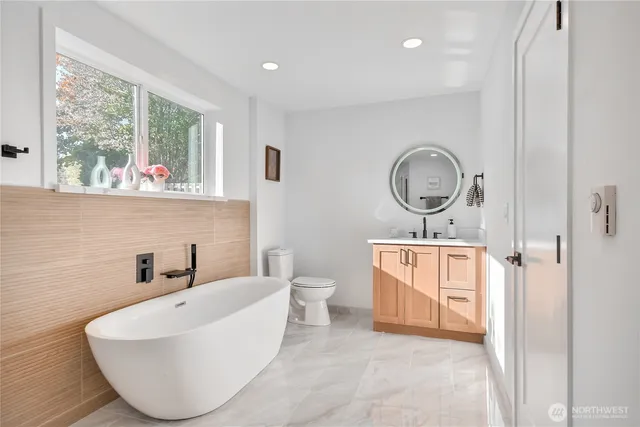 $1,095,000 | 1229 Southwest 158th Street, Burien, WA 98166