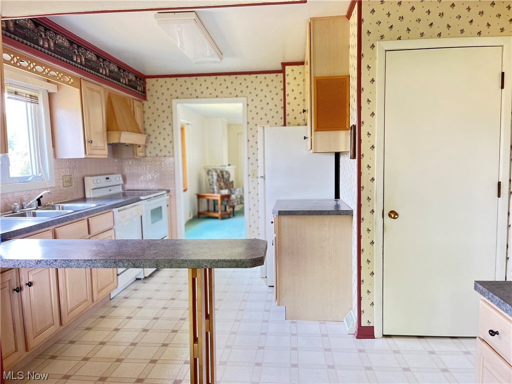 2795 Old Forge Road Kent, OH 44240 - Photo 8 of 31 Kitchen