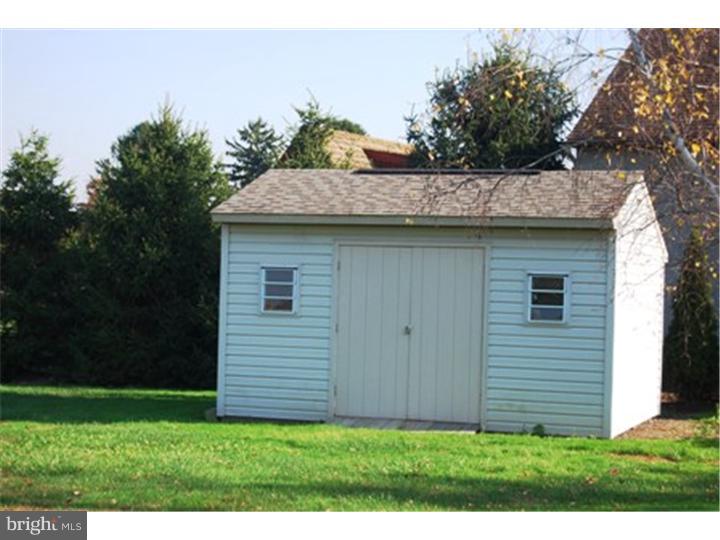 3015 Walton Road Jamison, PA 18929 - Photo 21 of 25 Exterior Side