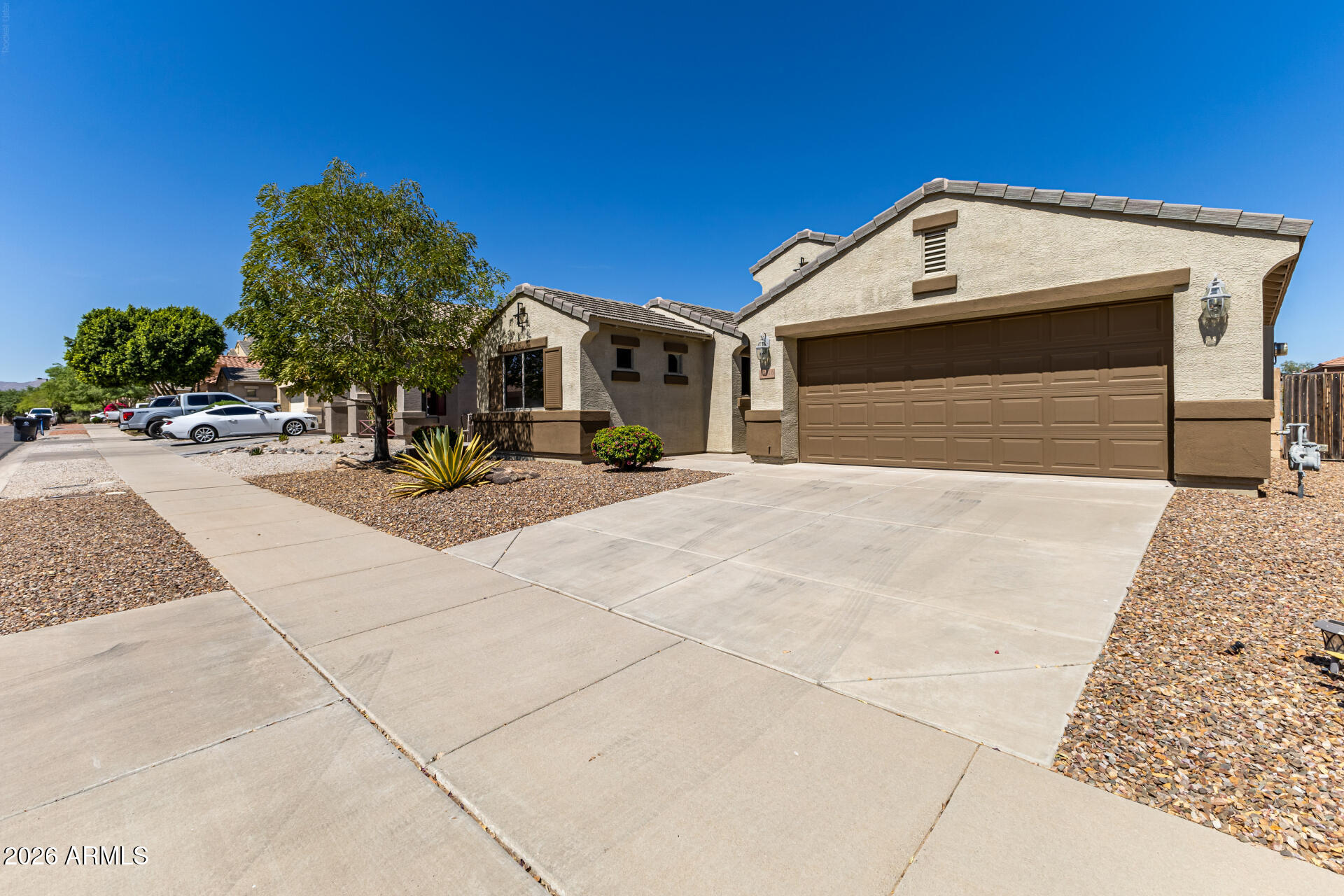 17616 West Bloomfield Road Surprise, AZ 85388 - Photo 4 of 37 5 - Bloomfield