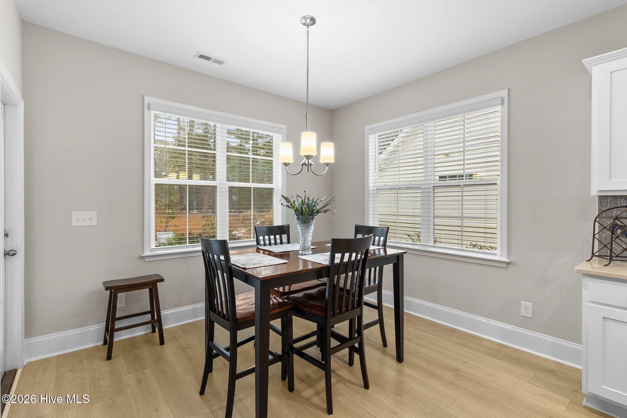breakfast/dining area