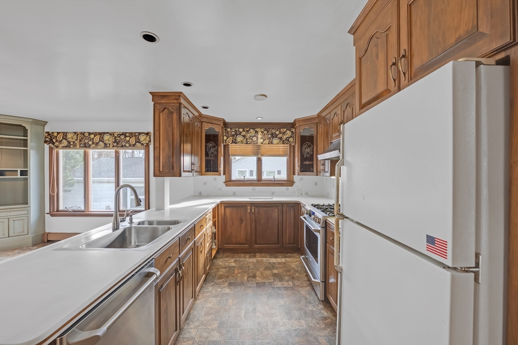 146 Framingham Road Marlborough, MA 01752 - Photo 5 of 24