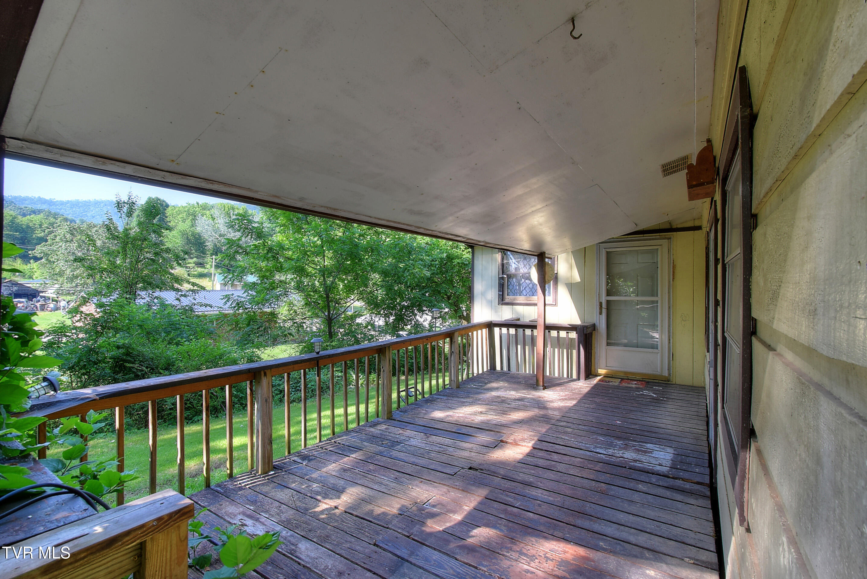 3018 Siam Road Elizabethton, TN 37643 - Photo 6 of 25 DSC_0079_80_81_82_83_84