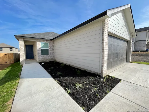 $1,550 | 8405 Amistad Cove, Converse, TX 78109