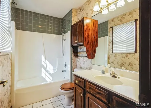 $271,300 | 20 Bent Creek Road, Sherman, IL 62684