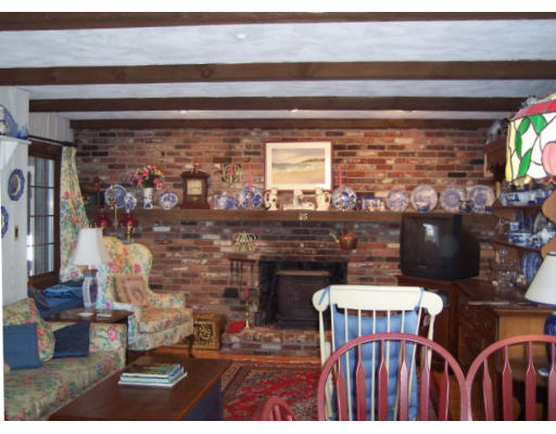 6 Sunset Road Stoneham, MA 02180 - Photo 3 of 9 Gallery Image 3