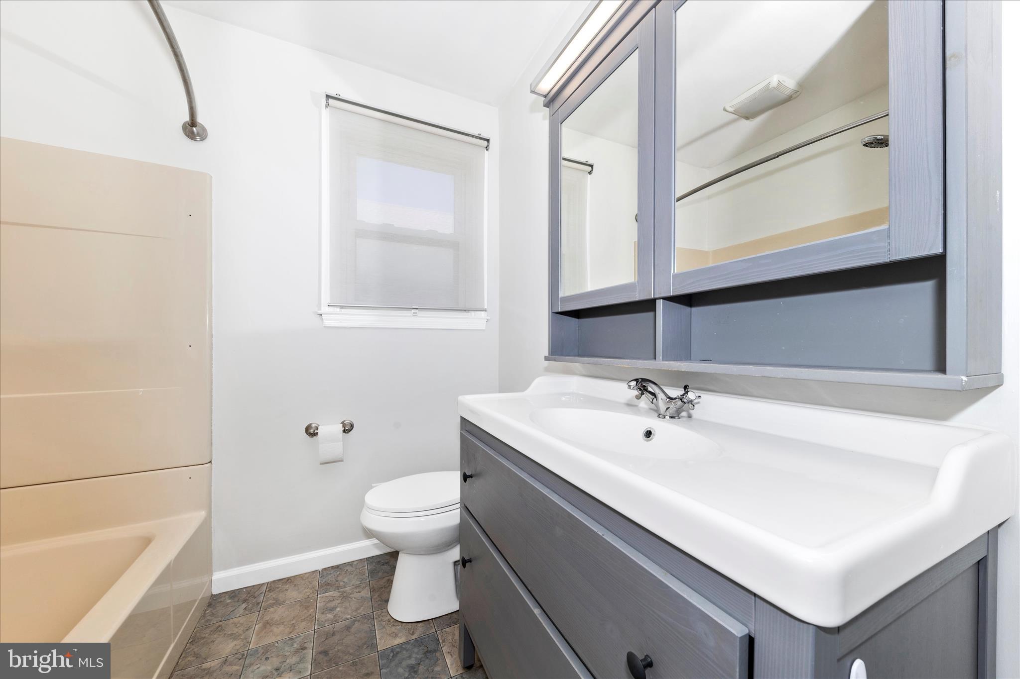 5811 Daybreak Terrace Baltimore, MD 21206 - Photo 24 of 54 Hall Bath