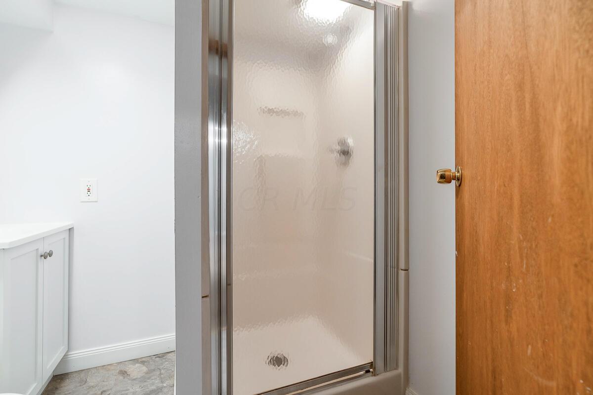 2519 Cranford Road Columbus, OH 43221 - Photo 29 of 37 2519 Cranford shower in lower level bath