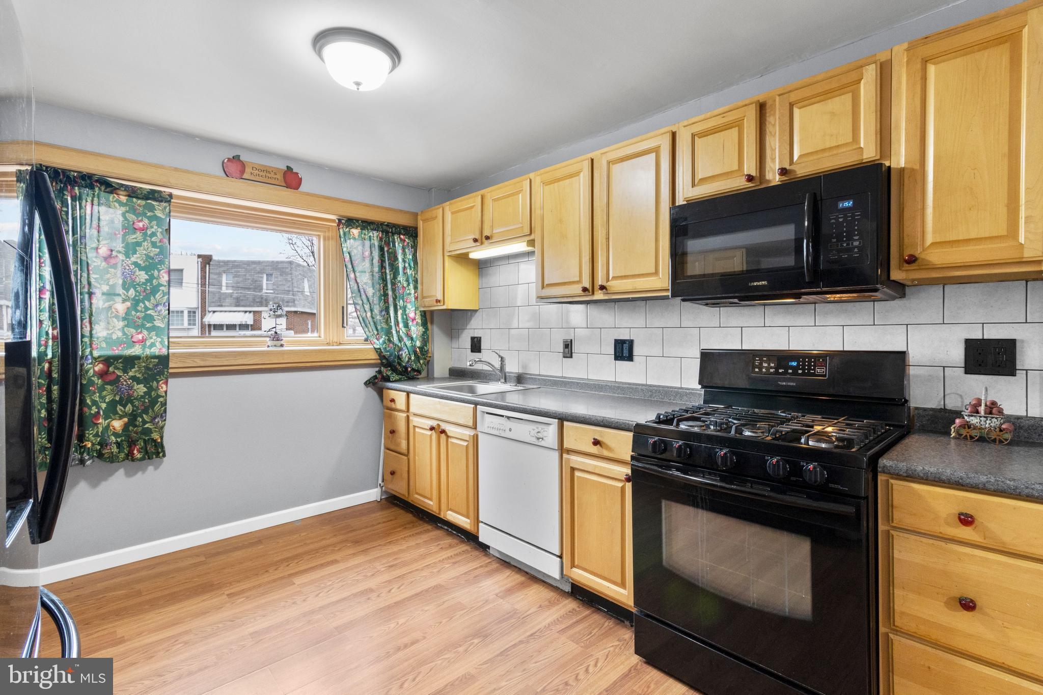 4218 Lawnside Road Philadelphia, PA 19154 - Photo 4 of 14 Gallery Image 4