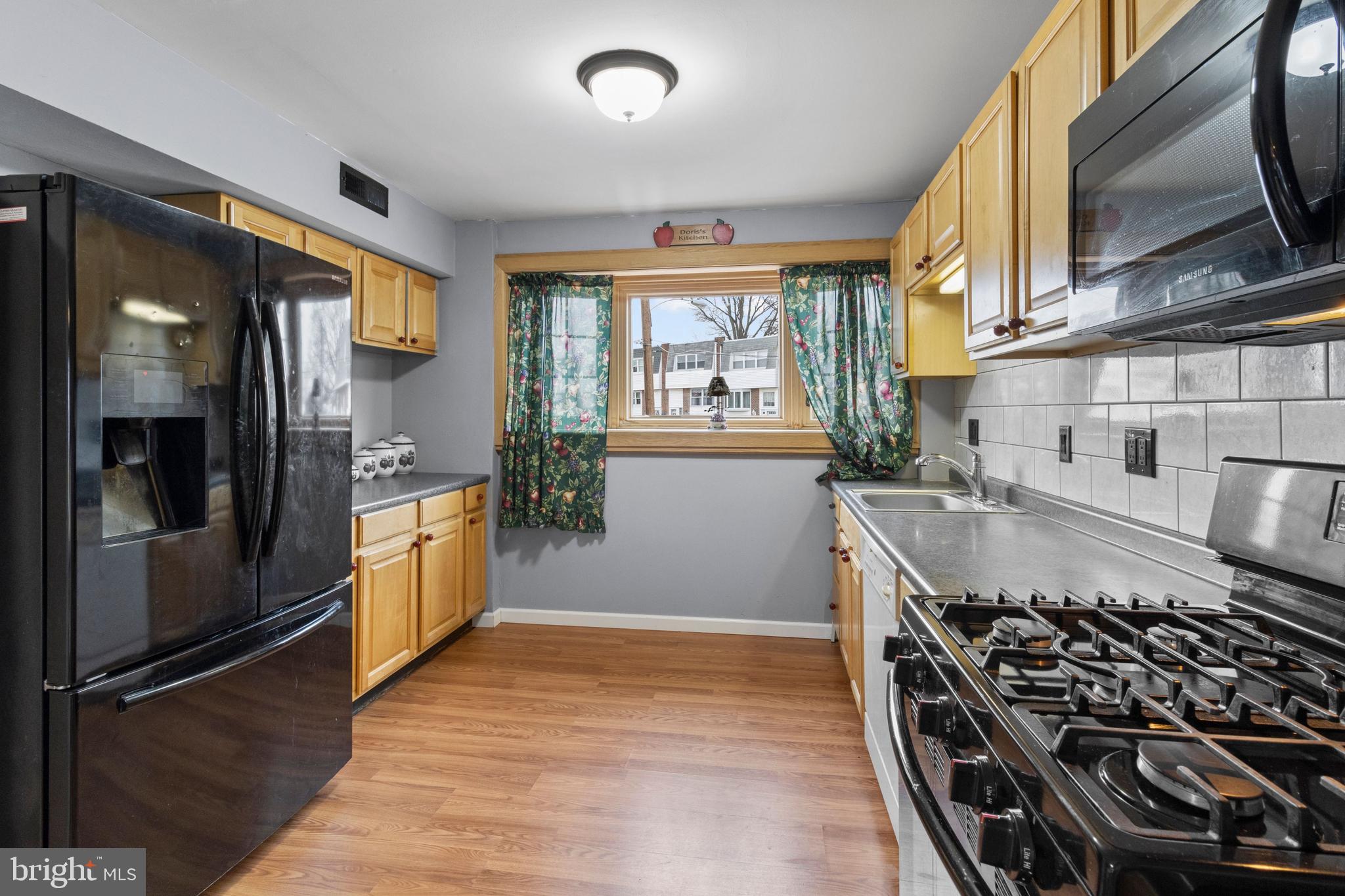 4218 Lawnside Road Philadelphia, PA 19154 - Photo 5 of 14 Gallery Image 5