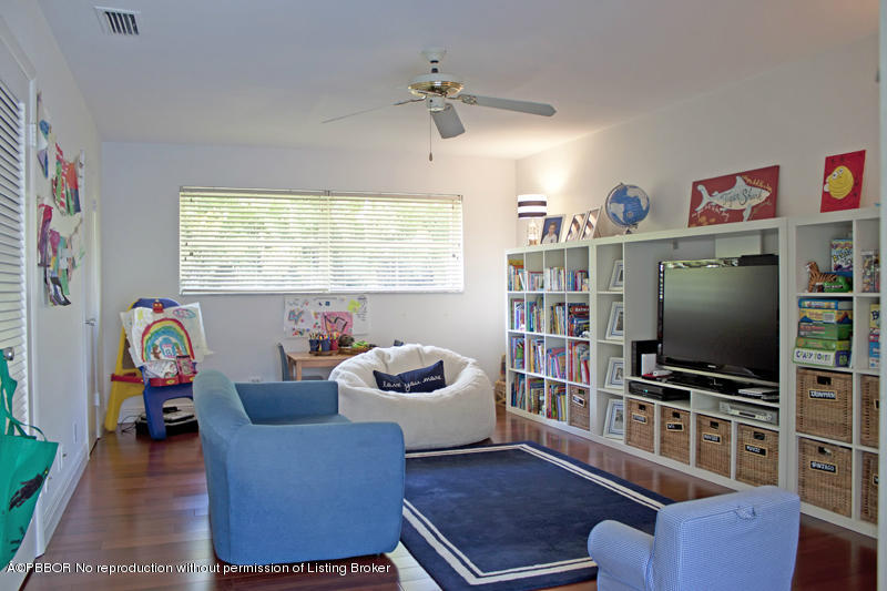 1416 Lands End Road Lantana, FL 33462 - Photo 7 of 21 a living room with furniture and a flat screen tv