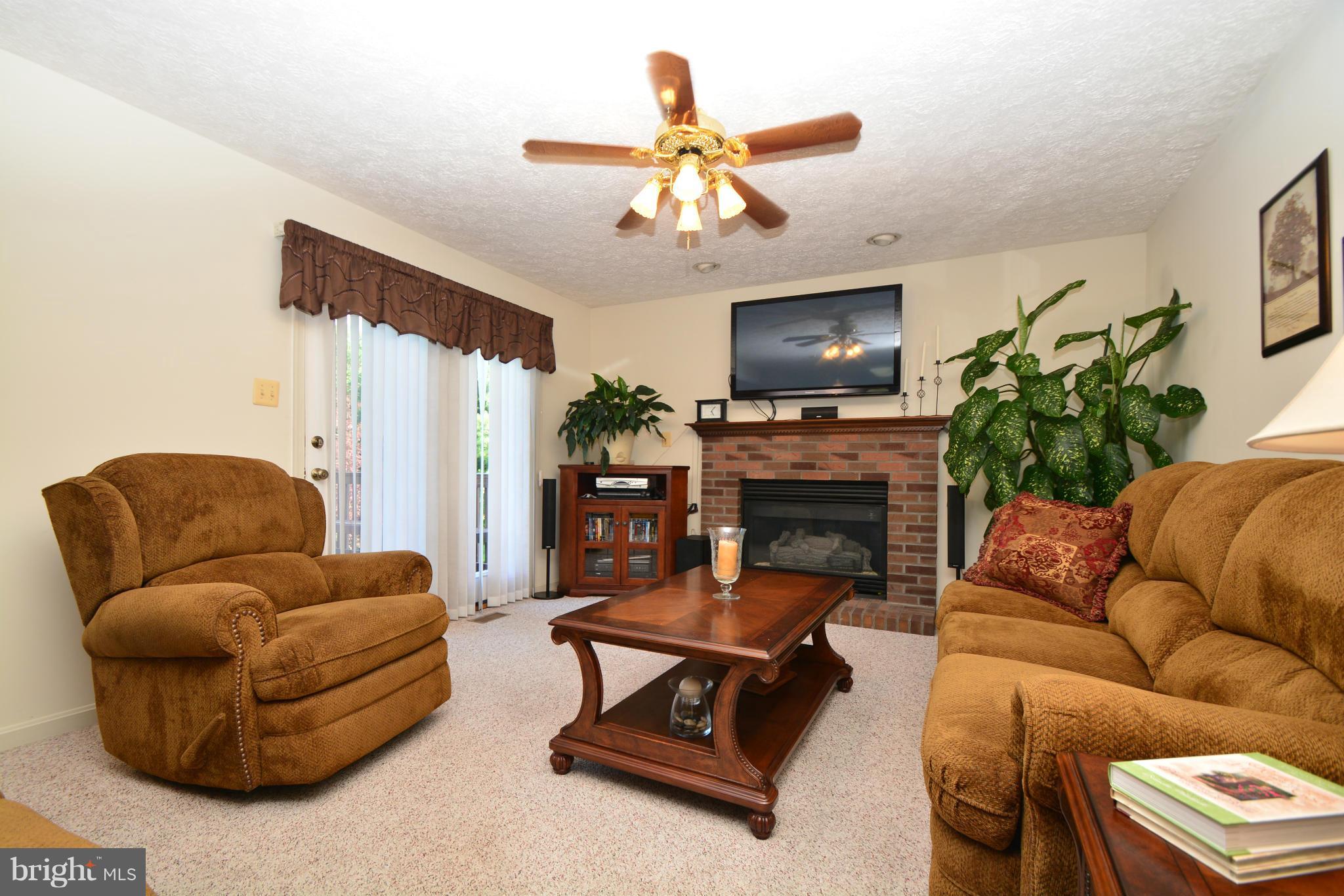 2213 Berg Way Edgewood, MD 21040 - Photo 9 of 29 Family Room