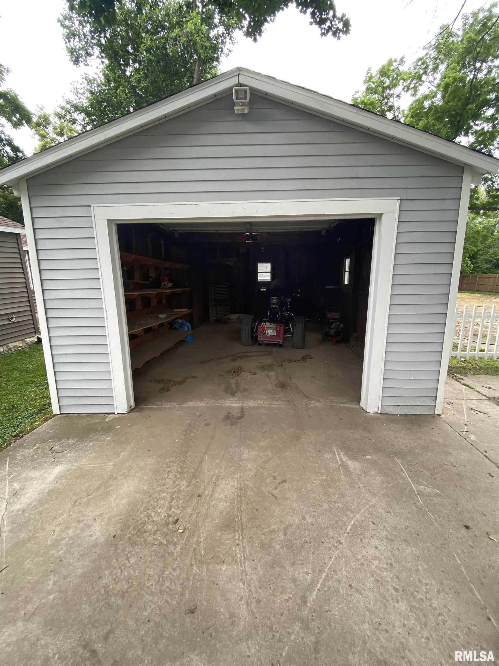 111 East Piper Street Bluffs, IL 62621 - Photo 3 of 12