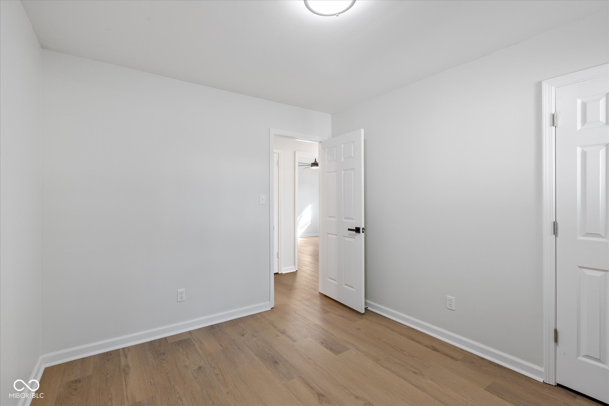 975 Burbank Road Indianapolis, IN 46219 - Photo 11 of 20