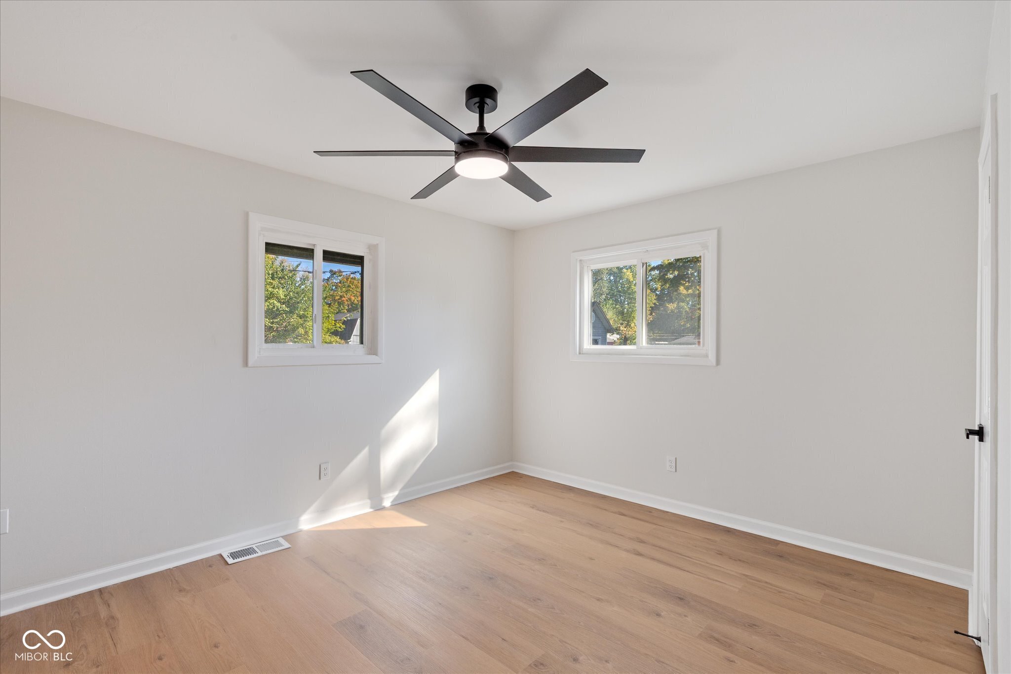 975 Burbank Road Indianapolis, IN 46219 - Photo 12 of 20