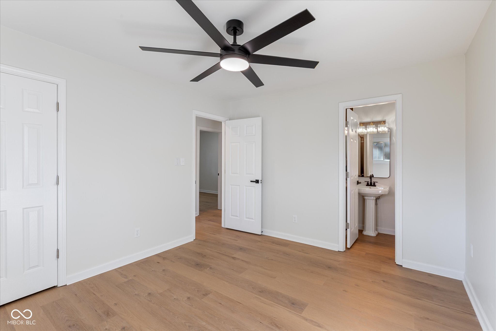 975 Burbank Road Indianapolis, IN 46219 - Photo 15 of 20