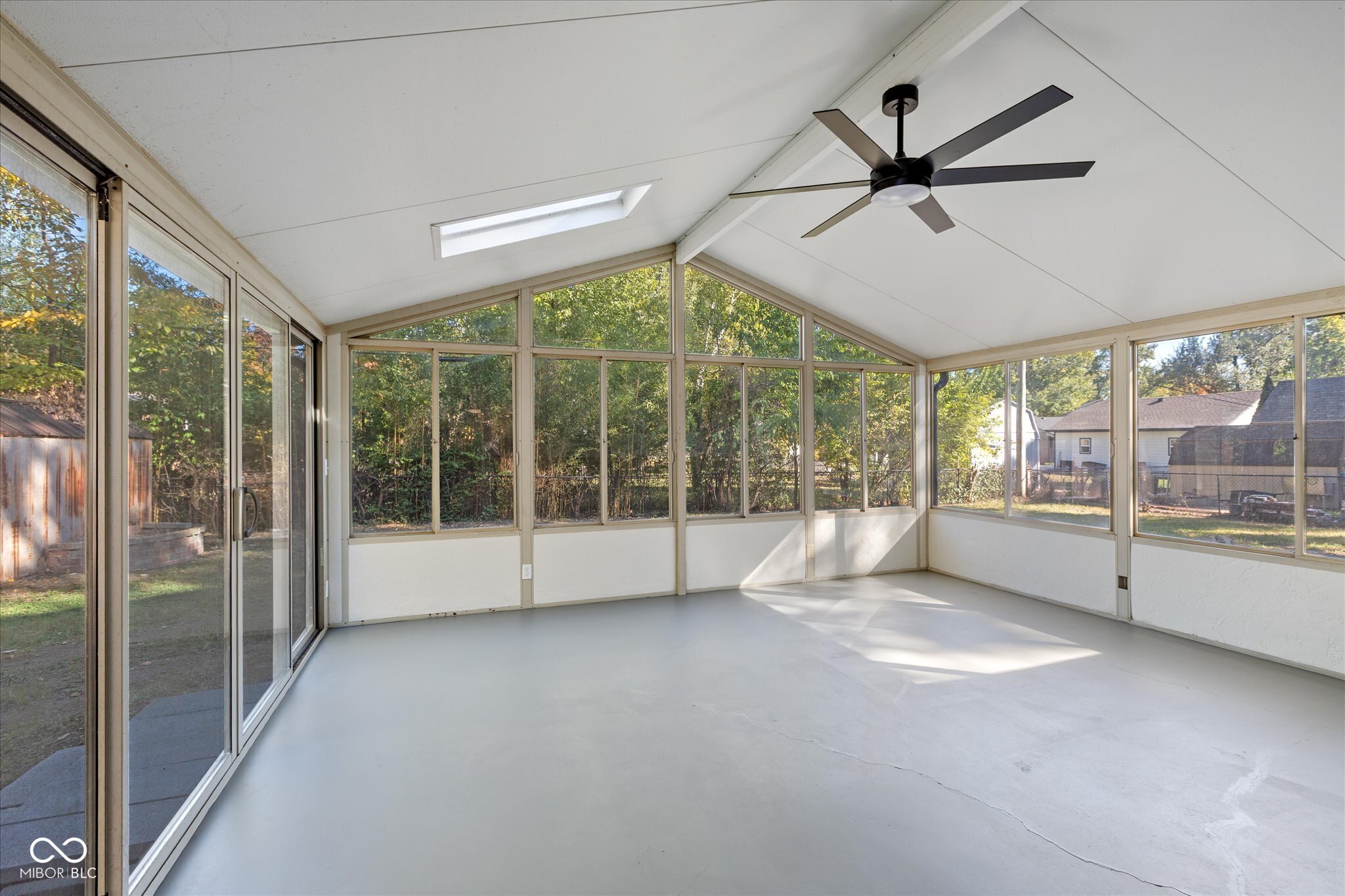 975 Burbank Road Indianapolis, IN 46219 - Photo 17 of 20