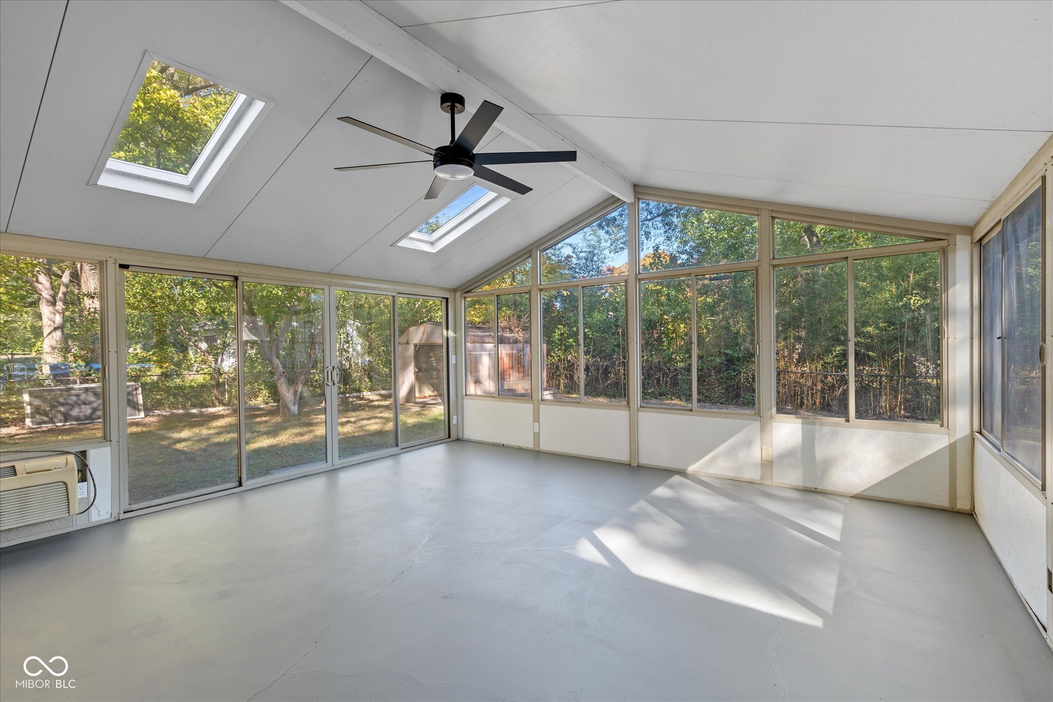 975 Burbank Road Indianapolis, IN 46219 - Photo 18 of 20