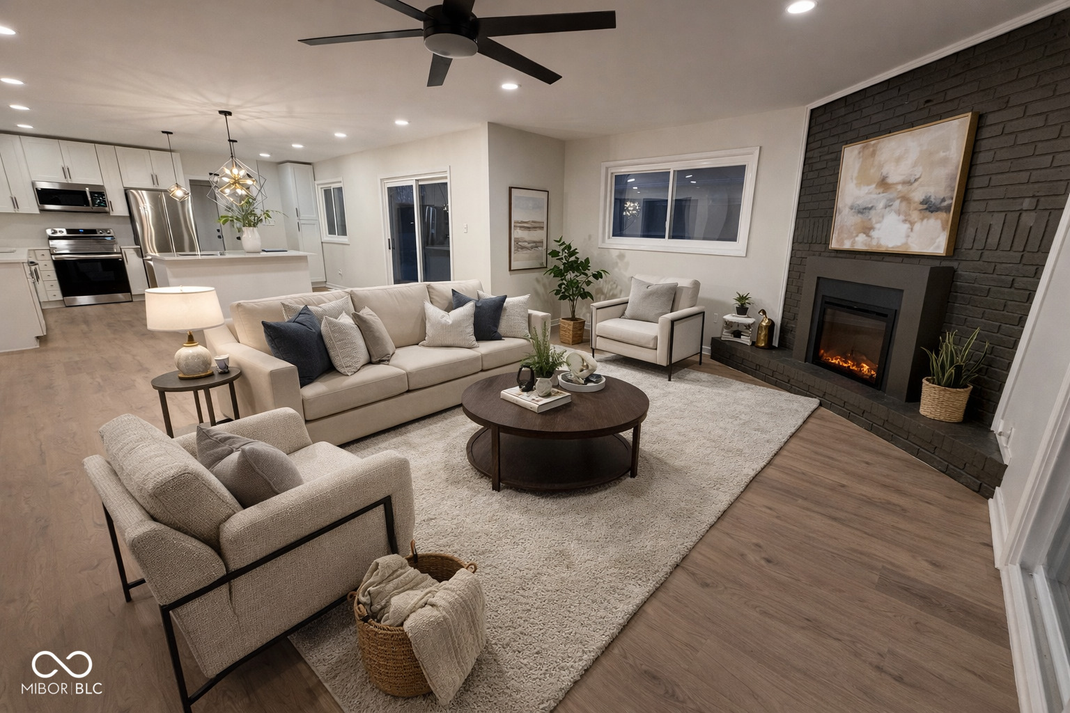 975 Burbank Road Indianapolis, IN 46219 - Photo 3 of 20