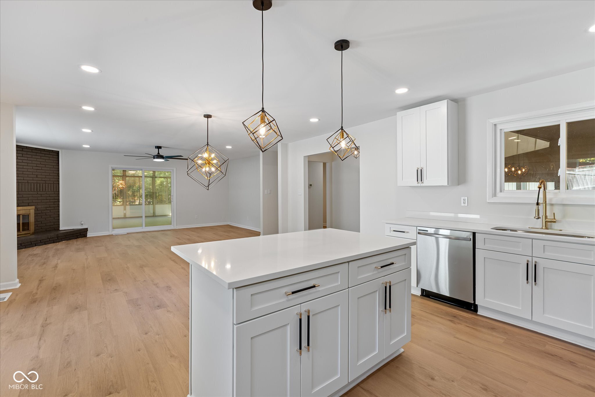 975 Burbank Road Indianapolis, IN 46219 - Photo 5 of 20