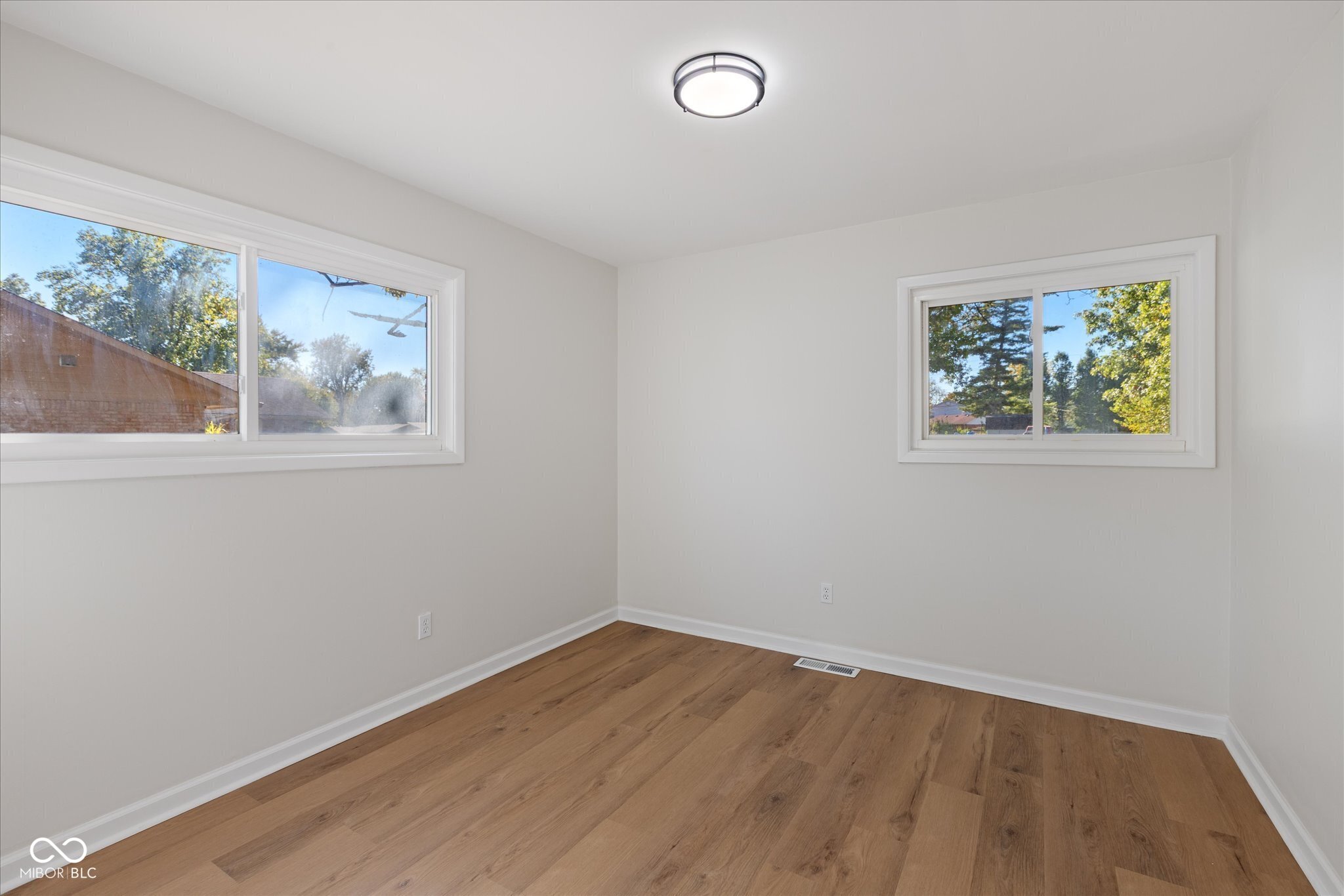 975 Burbank Road Indianapolis, IN 46219 - Photo 10 of 20