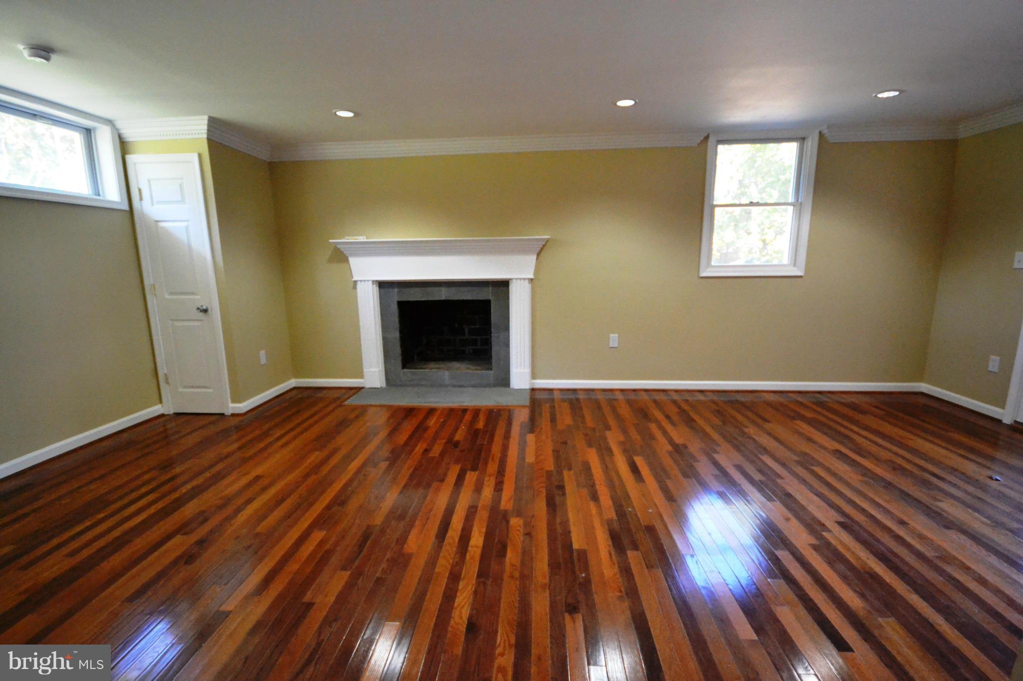 7301 Neuman Street Springfield, VA 22150 - Photo 20 of 27 Family Room
