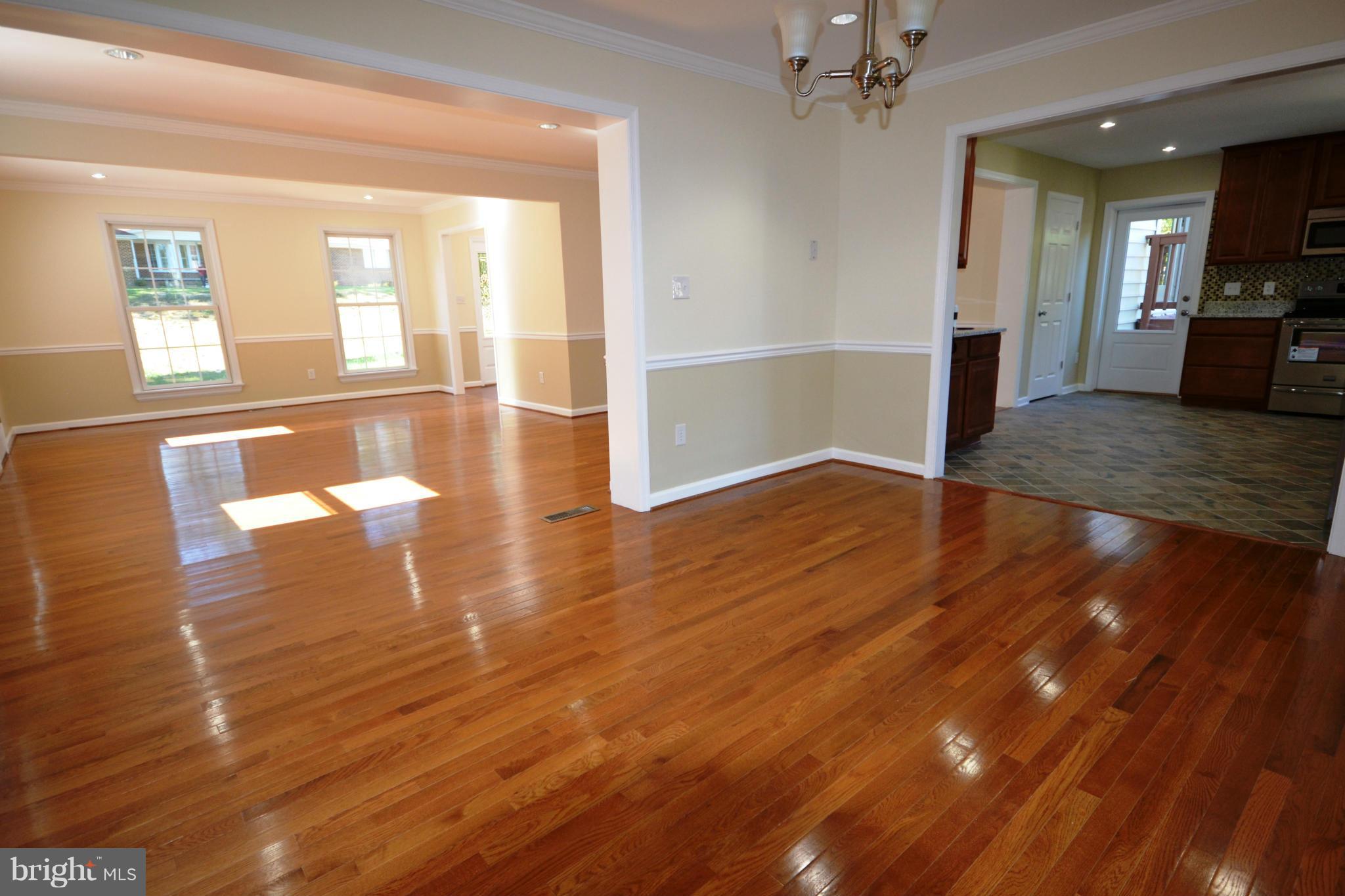 7301 Neuman Street Springfield, VA 22150 - Photo 8 of 27 Living Room