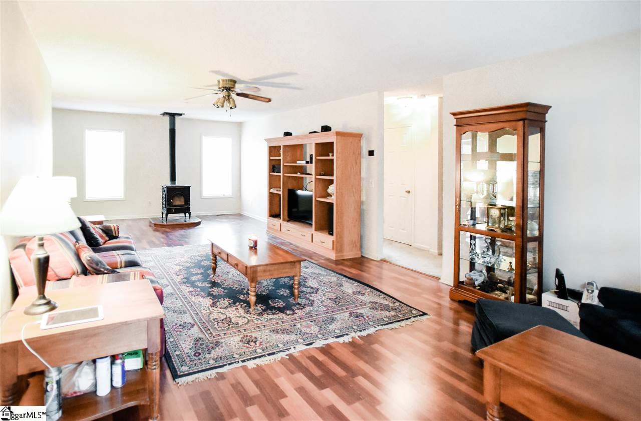 554 South Buckhorn Road Greenville, SC 29609 - Photo 3 of 17 Gallery Image 3