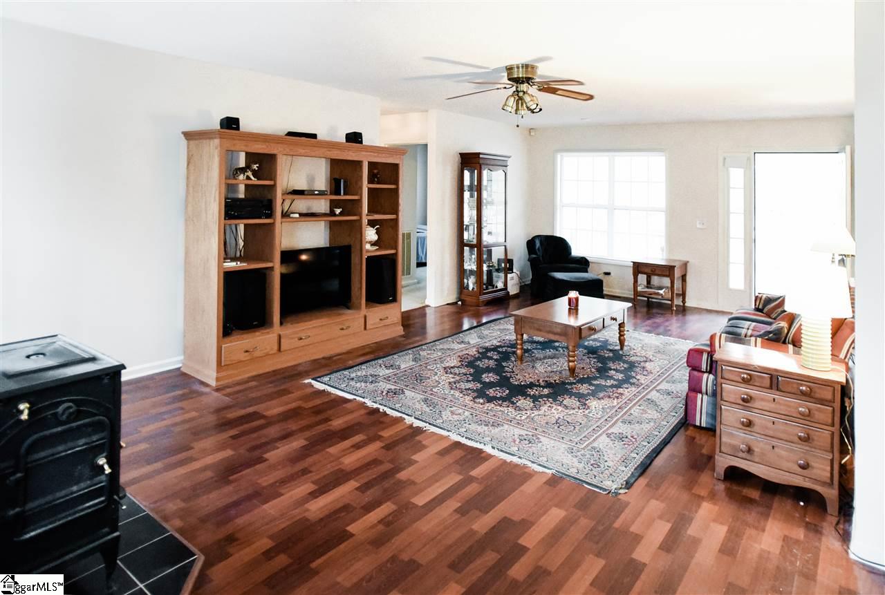 554 South Buckhorn Road Greenville, SC 29609 - Photo 4 of 17 Gallery Image 4