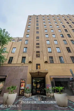 $2,500 | 114 West Adams Street, Unit 1007, Phoenix, AZ 85003