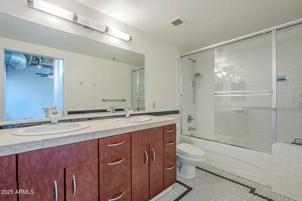 $2,500 | 114 West Adams Street, Unit 1007, Phoenix, AZ 85003