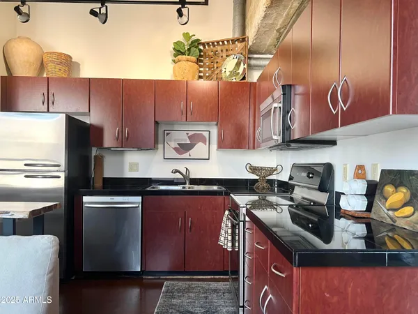 $2,500 | 114 West Adams Street, Unit 1007, Phoenix, AZ 85003